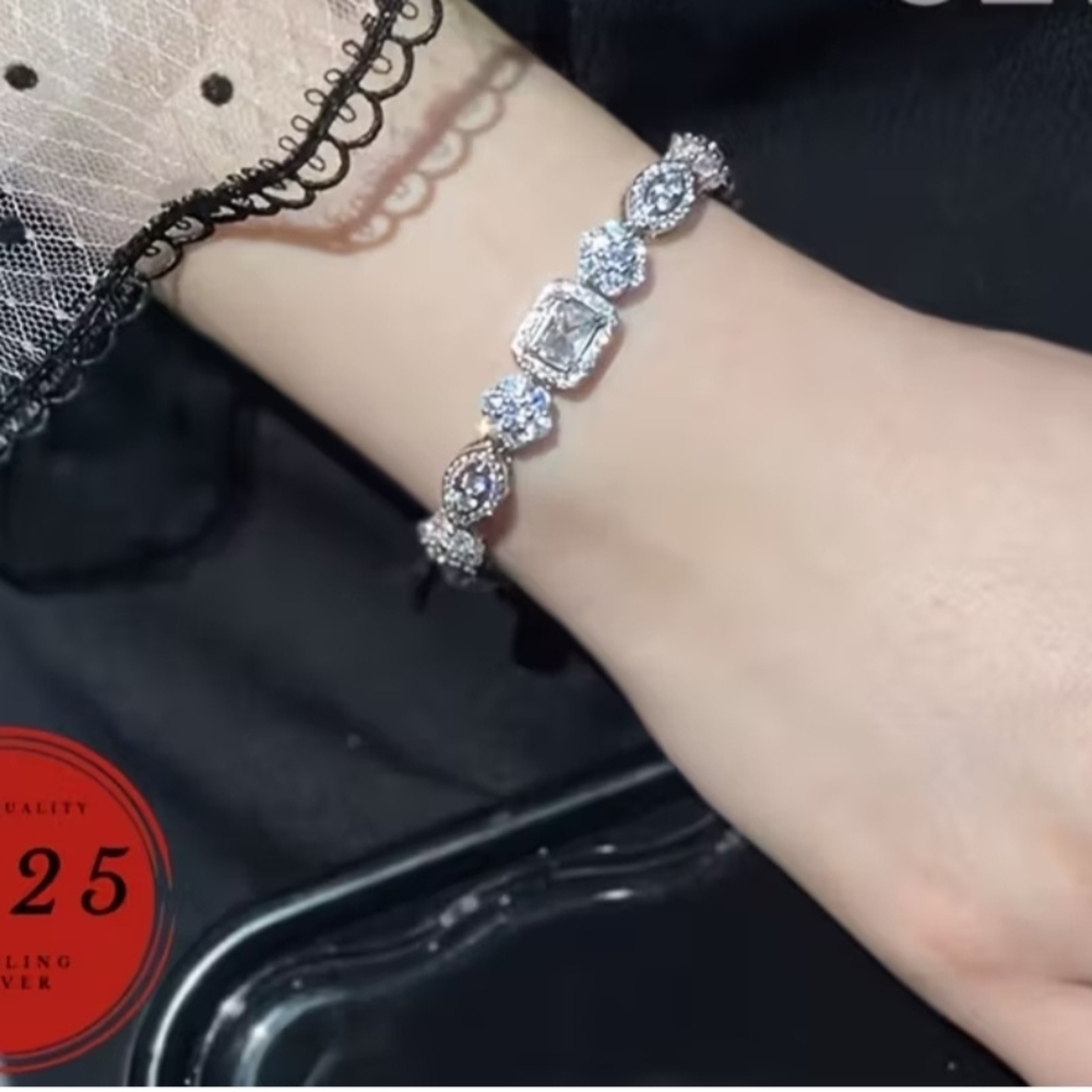 Elegant Sterling Silver Bracelet with Clear Stones - Picture 3 of 4